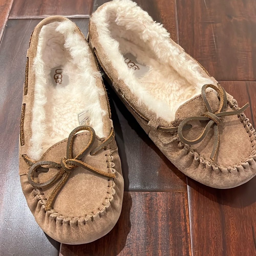 UGG Women's Moccasins in Tan
